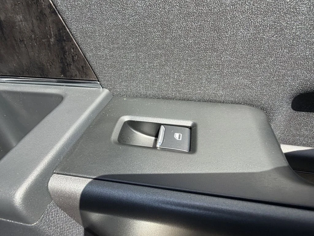 New 2026 Carbonized Gray Metallic Ford F-250® Lariat® image 18
