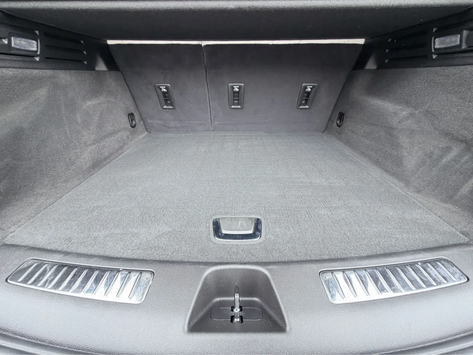 Used 2024 Argent Silver Metallic Cadillac Sport image 33
