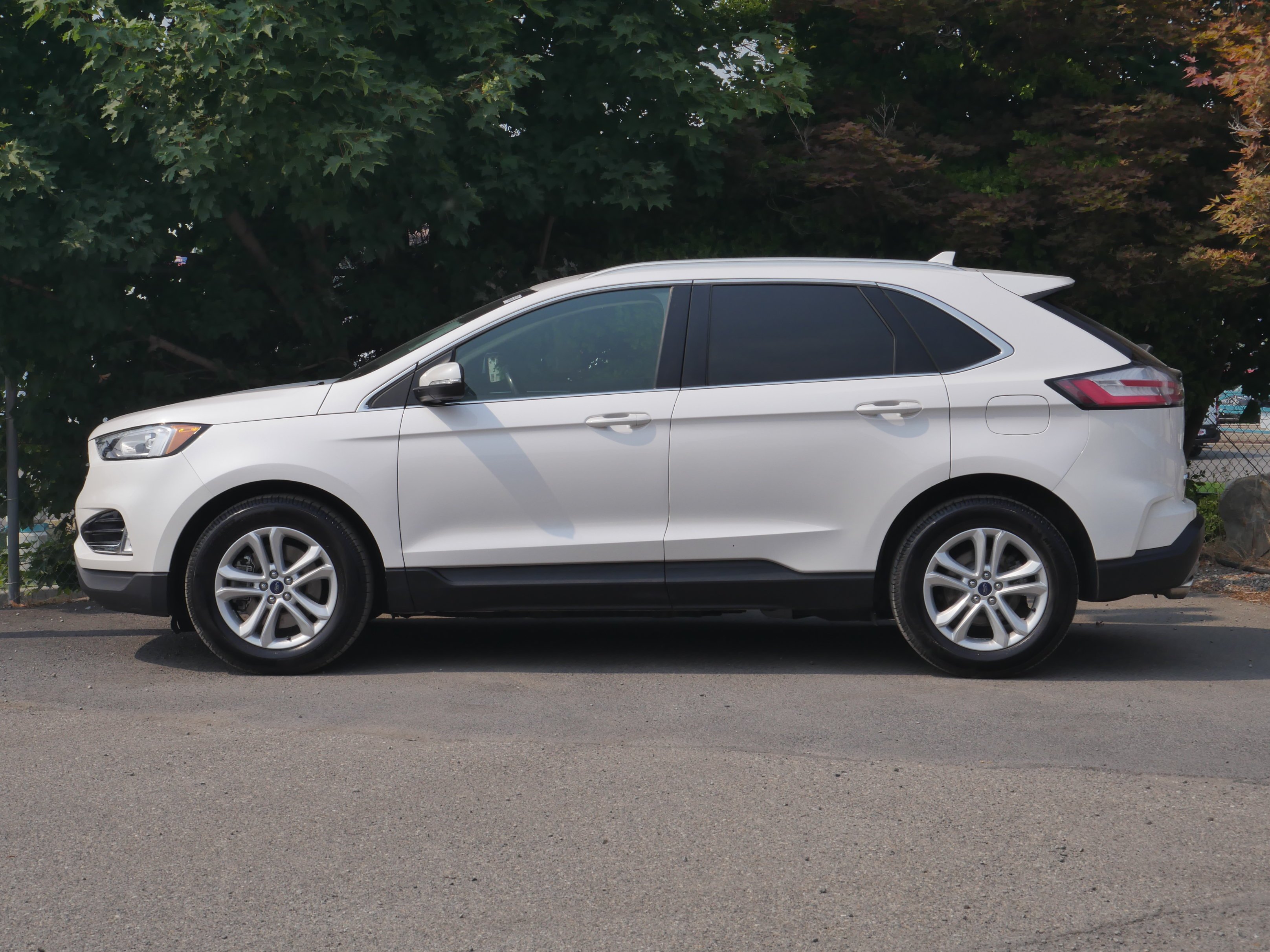 Used 2019 White Platinum Clearcoat Metallic Ford SEL image 15