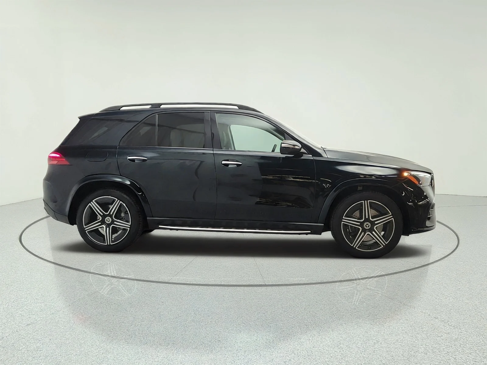 Used 2024 Emerald Green Metallic Mercedes-Benz GLE 350 4MATIC® SUV image 4