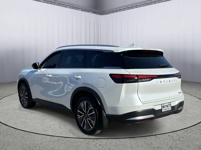 New 2027 RADIANT WHITE INFINITI Luxe FWD image 7