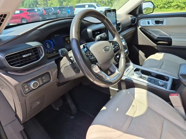 Used 2022 Black Ford Platinum image 16