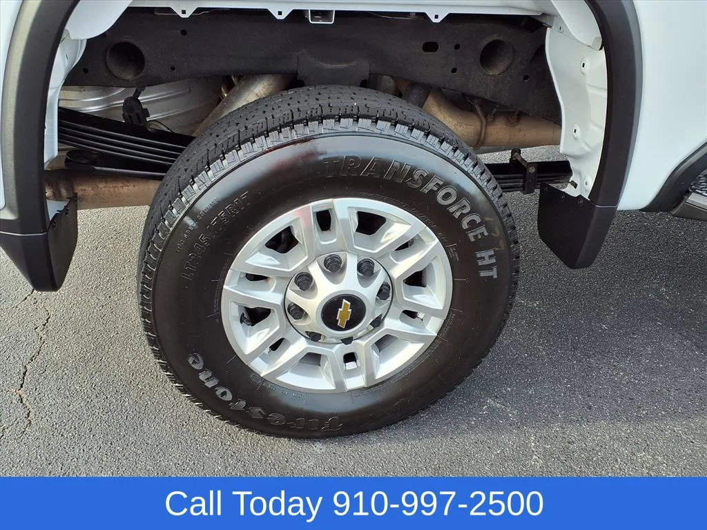 Used 2025 Summit White Chevrolet LT image 8