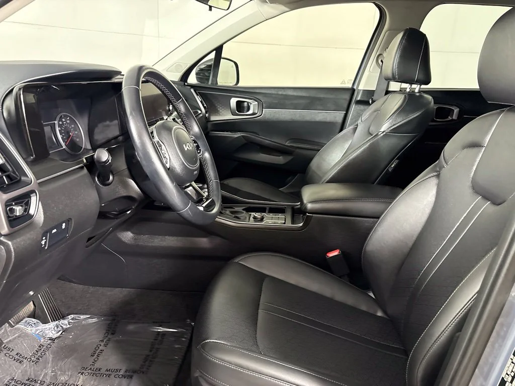 Used 2023 Silver Kia S image 22