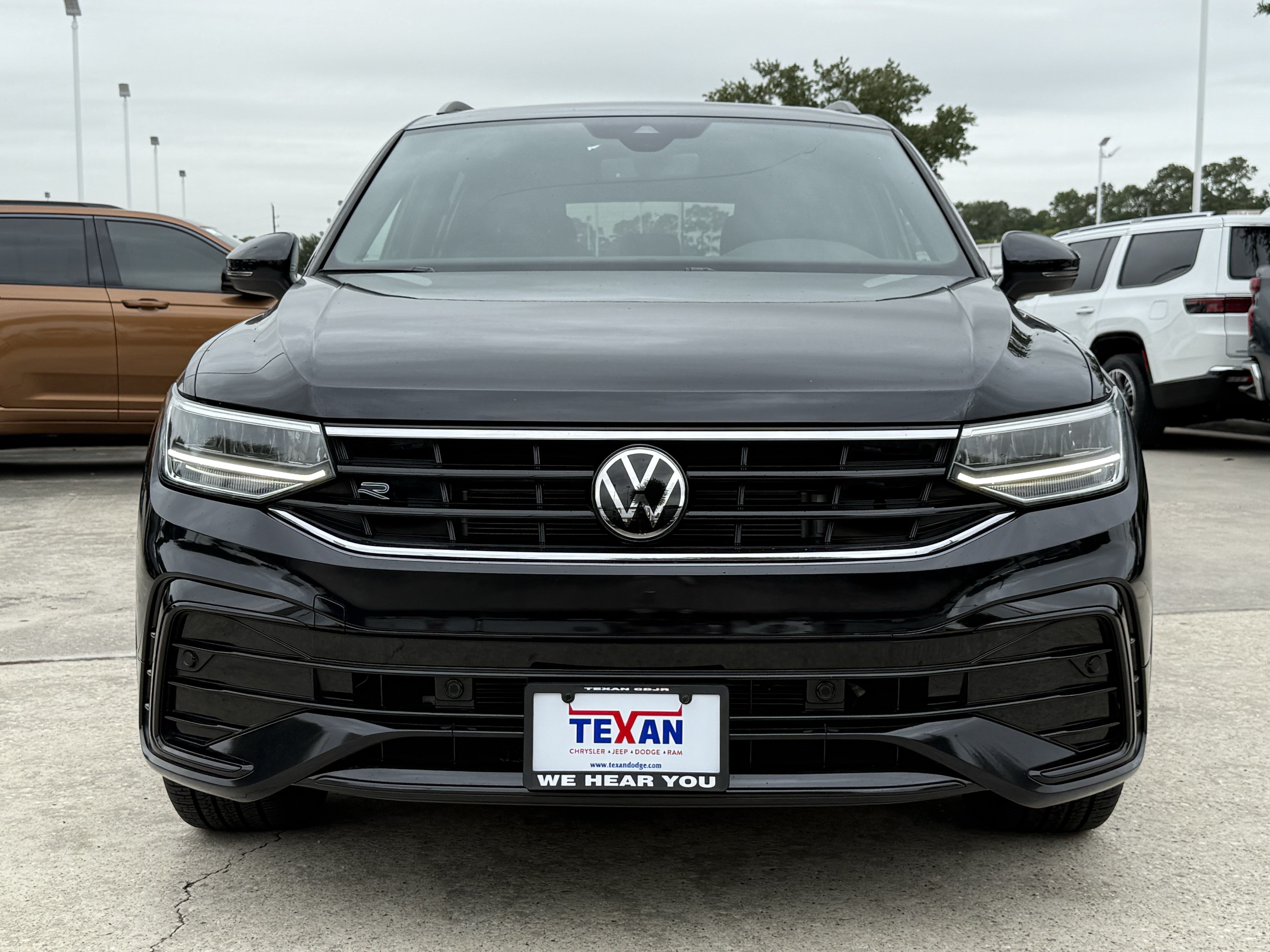 Used 2023 Deep Black Pearl Volkswagen SE R-Line Black image 9