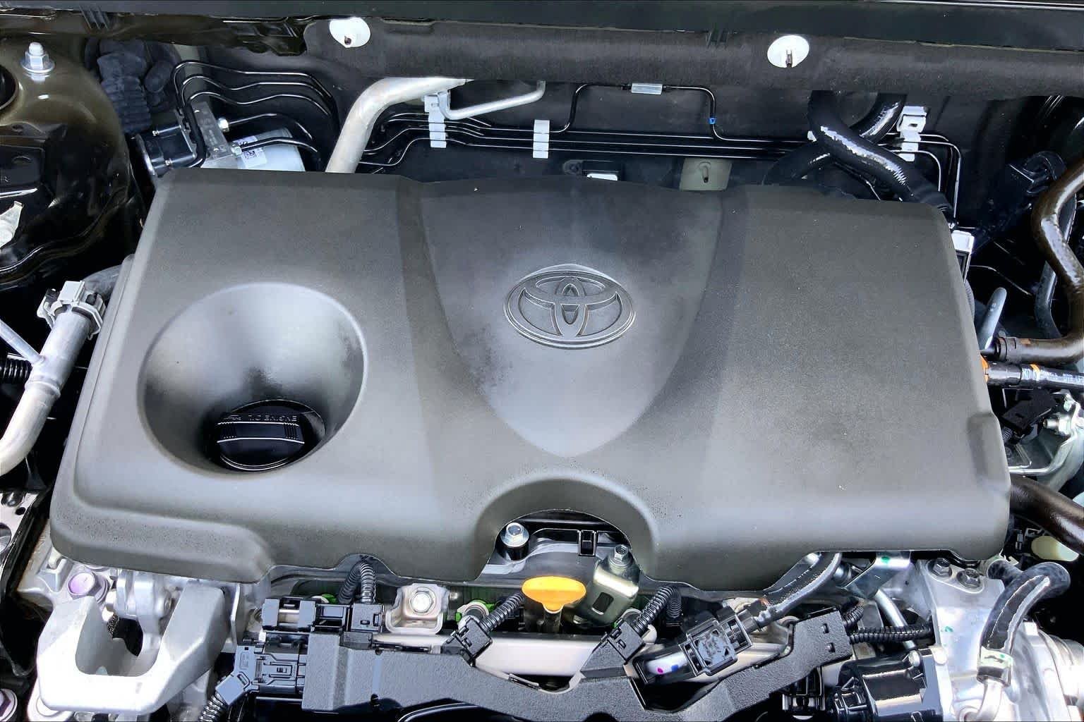 Used 2025 Midnight Black Metallic Toyota XLE image 32