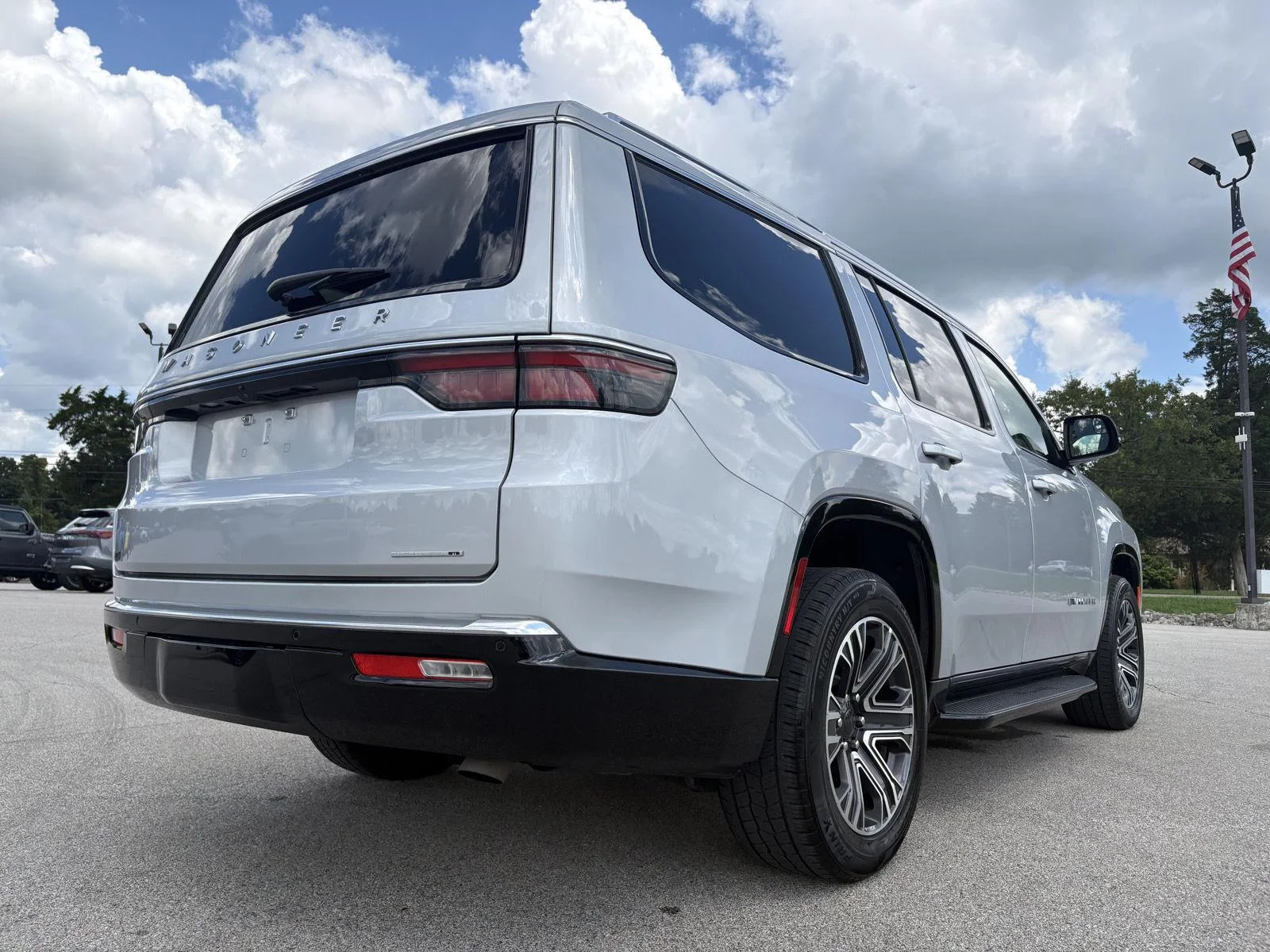 Used 2024 Baltic Gray Metallic Clearcoat Jeep Series II image 22
