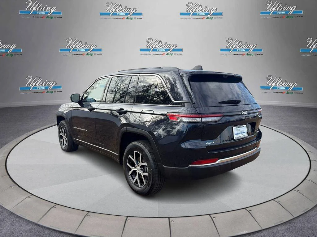 Used 2024 Midnight Sky Jeep Limited image 4