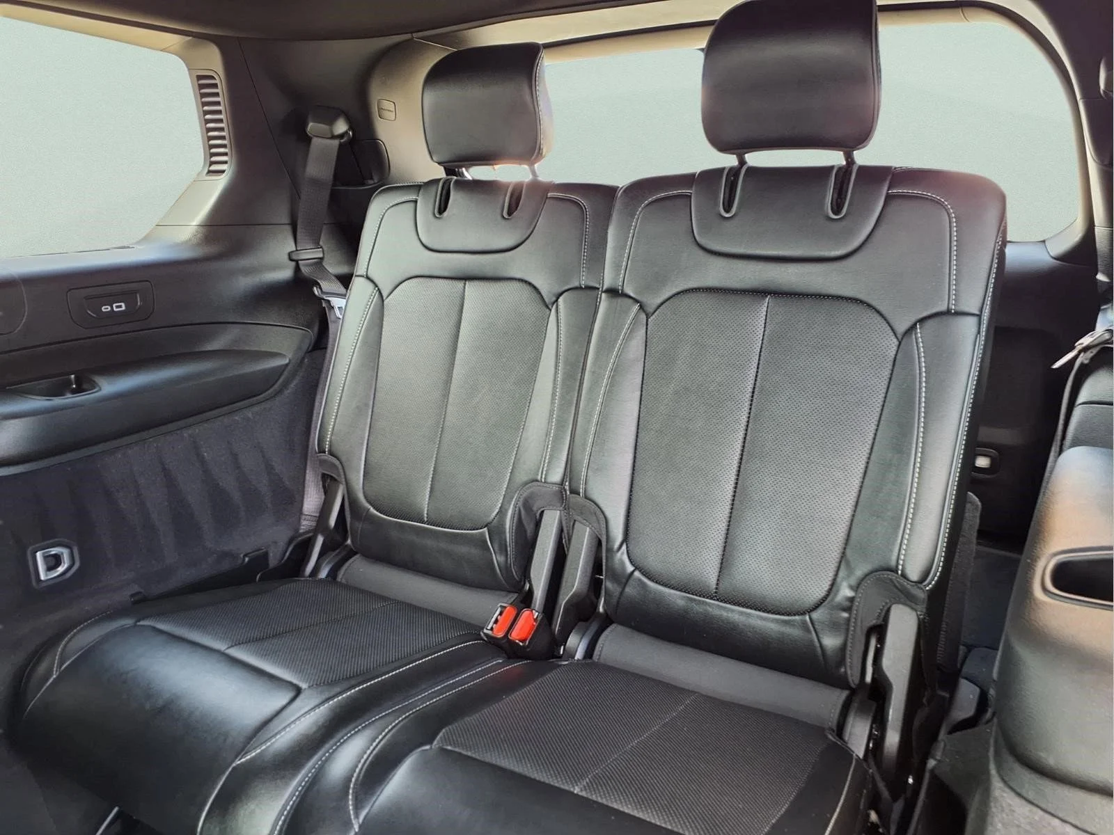 Used 2025 Diamond Black Crystal Pearlcoat Jeep Overland image 14