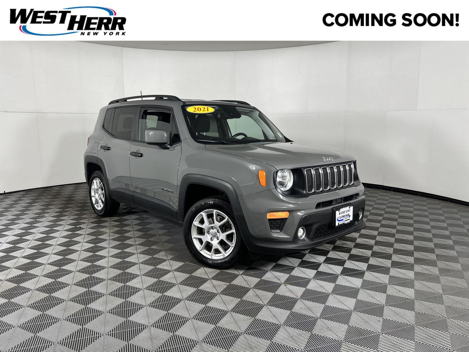 Used 2021  Jeep Latitude image 1