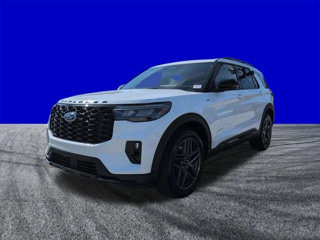 New 2026 Star White Metallic Tri-Coat Ford ST-Line image 8