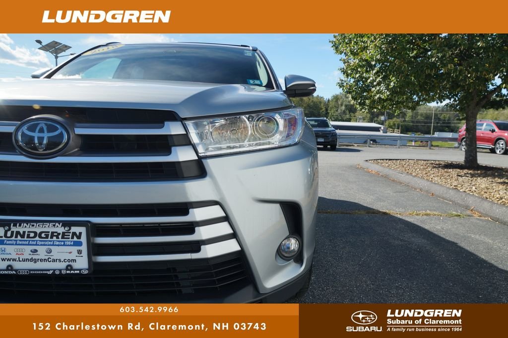 Used 2018 Silver Toyota XLE image 47