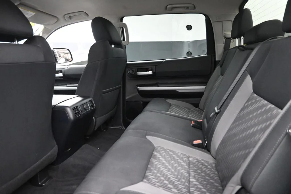 Used 2020 White Toyota SR5 image 12