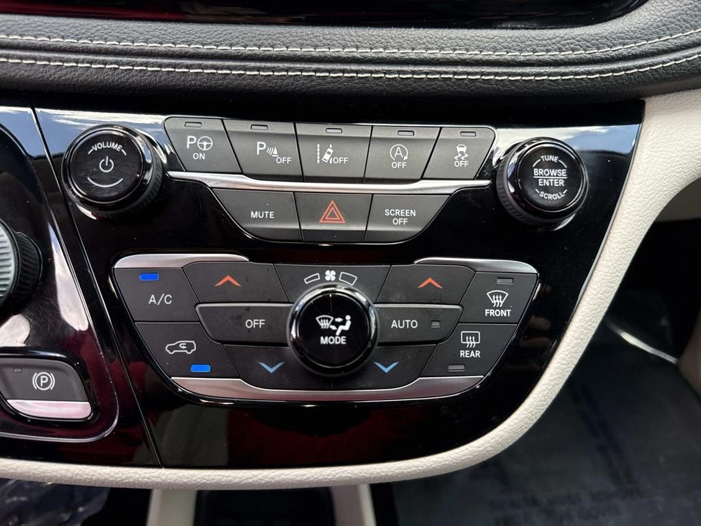 Used 2022 Red Chrysler Touring L image 33