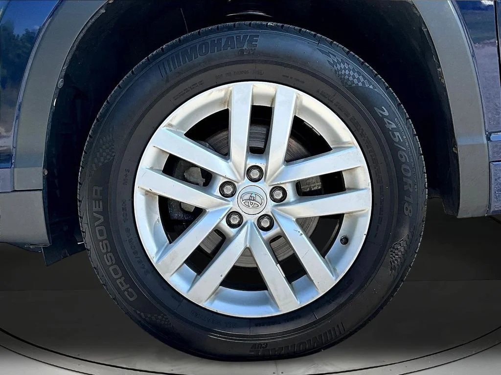 Used 2015 Blue Toyota LE image 36