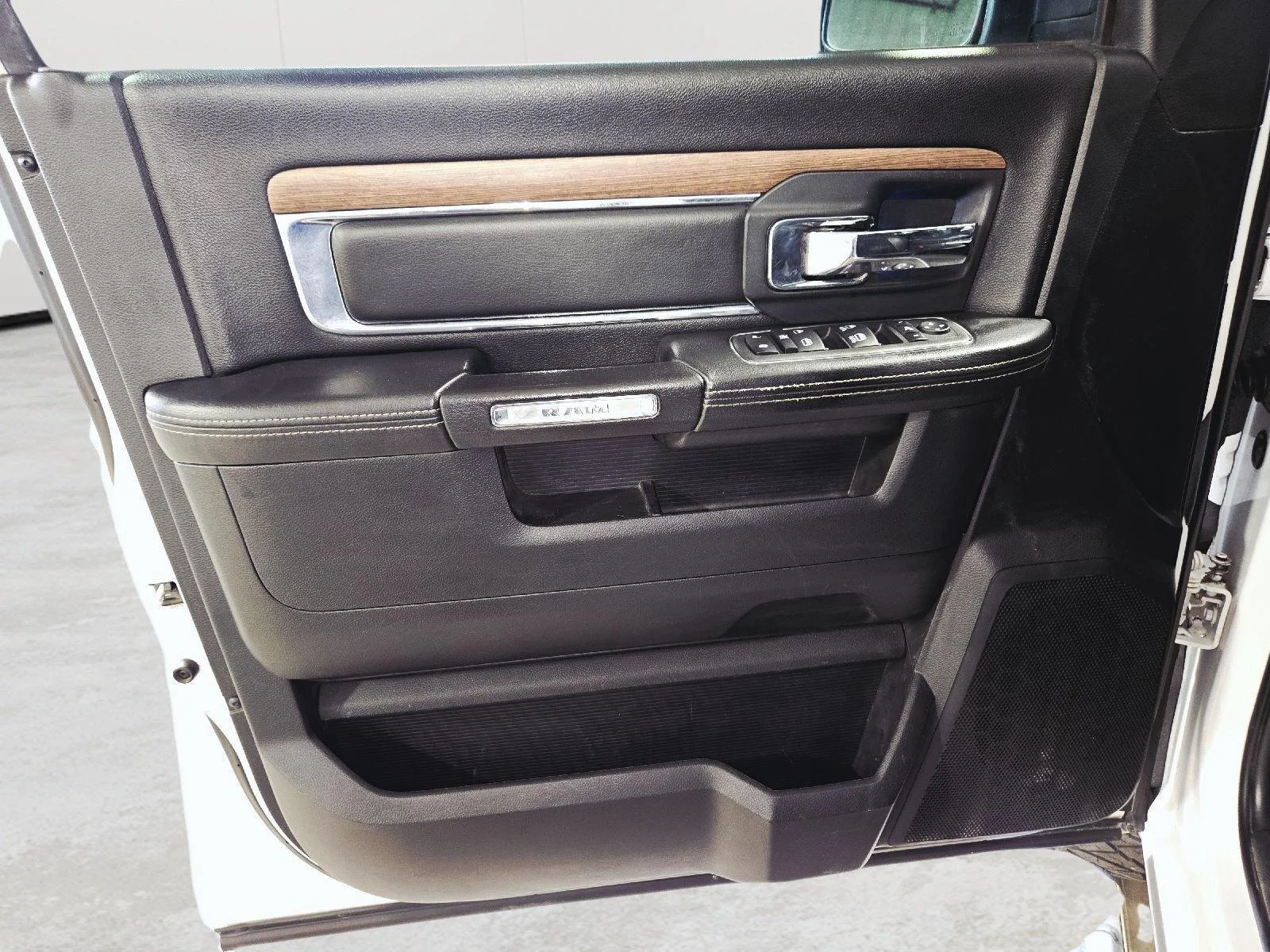 Used 2016 Bright White Clearcoat Ram Laramie image 19