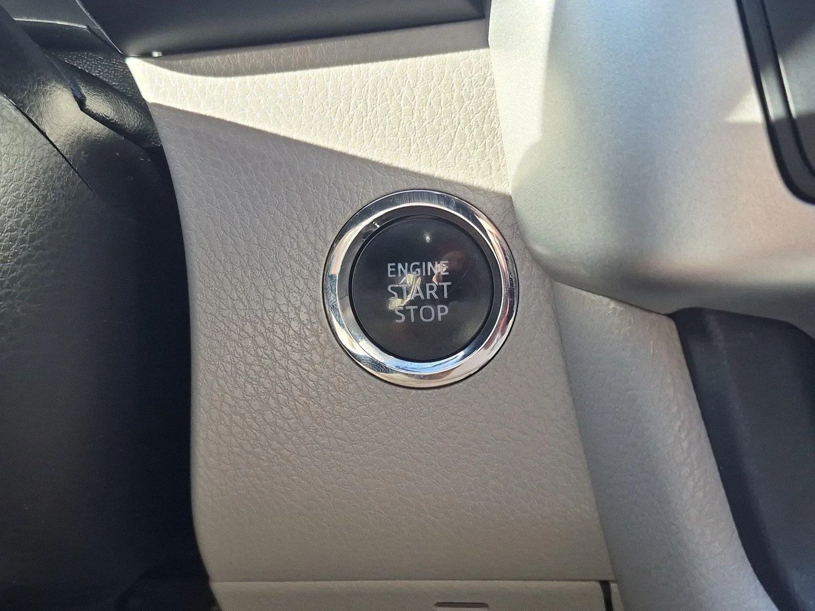 Used 2018 Blizzard Pearl Toyota Limited image 29