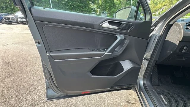 Used 2018 Gray Volkswagen 2.0T SE image 25
