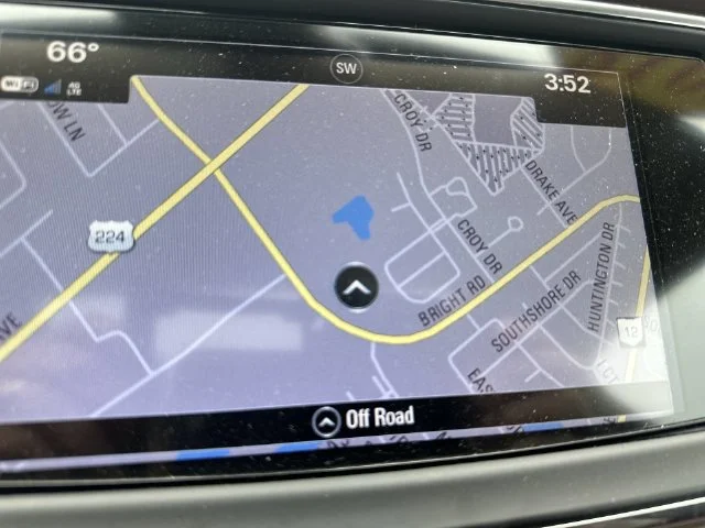 Used 2018 White Buick Avenir image 22