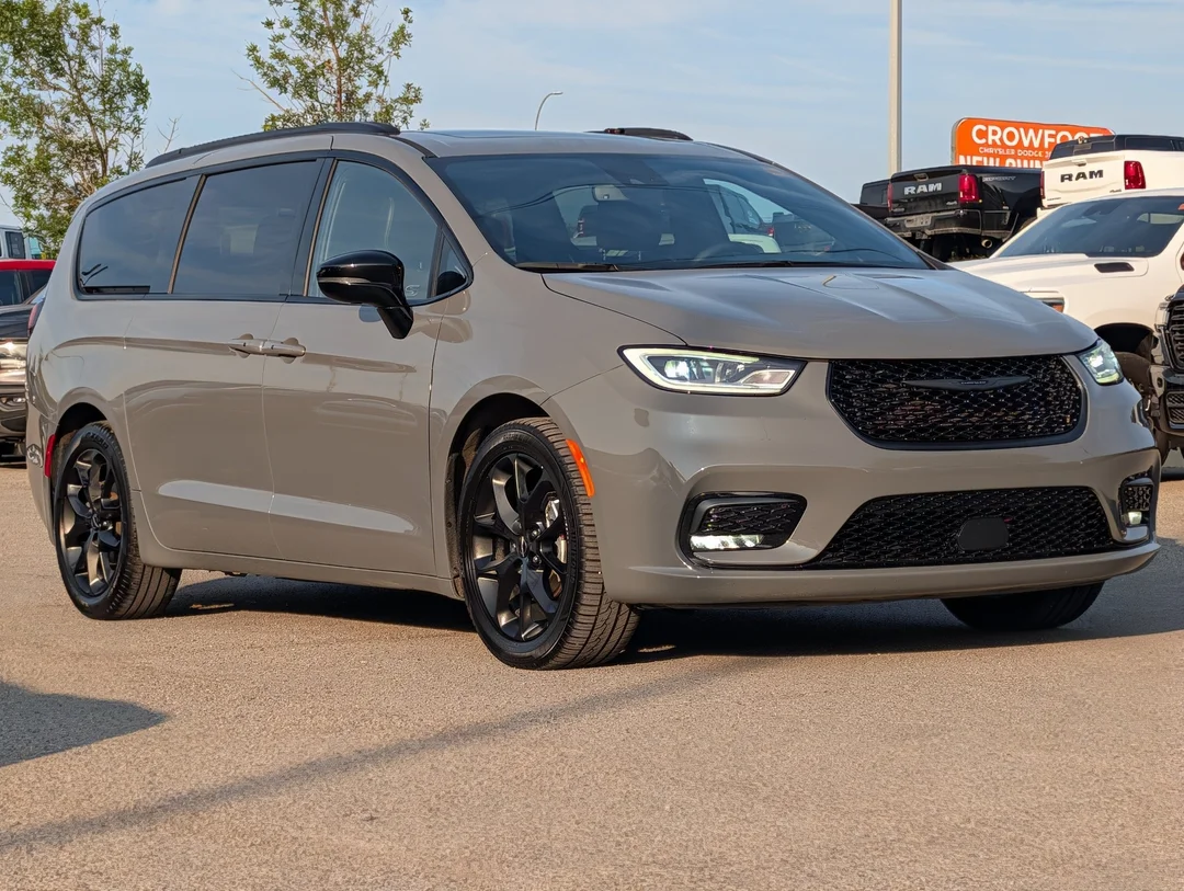 Used 2025 Grey Chrysler Limited - - FWD - Nappa Leather - Full Sunroof - Blind Spot & More! image 2