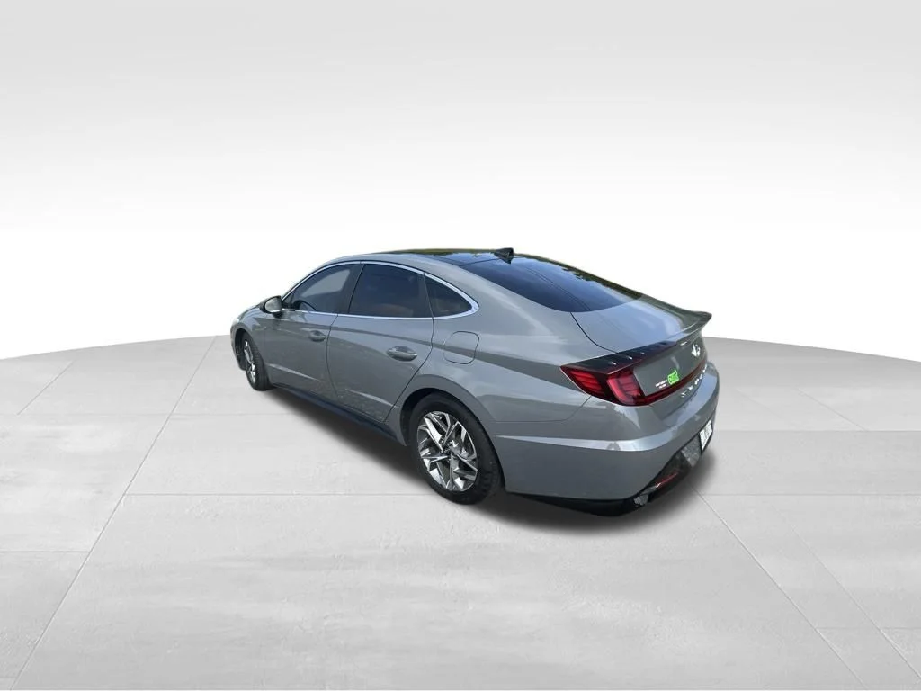 Used 2022 Gray Hyundai SEL image 10