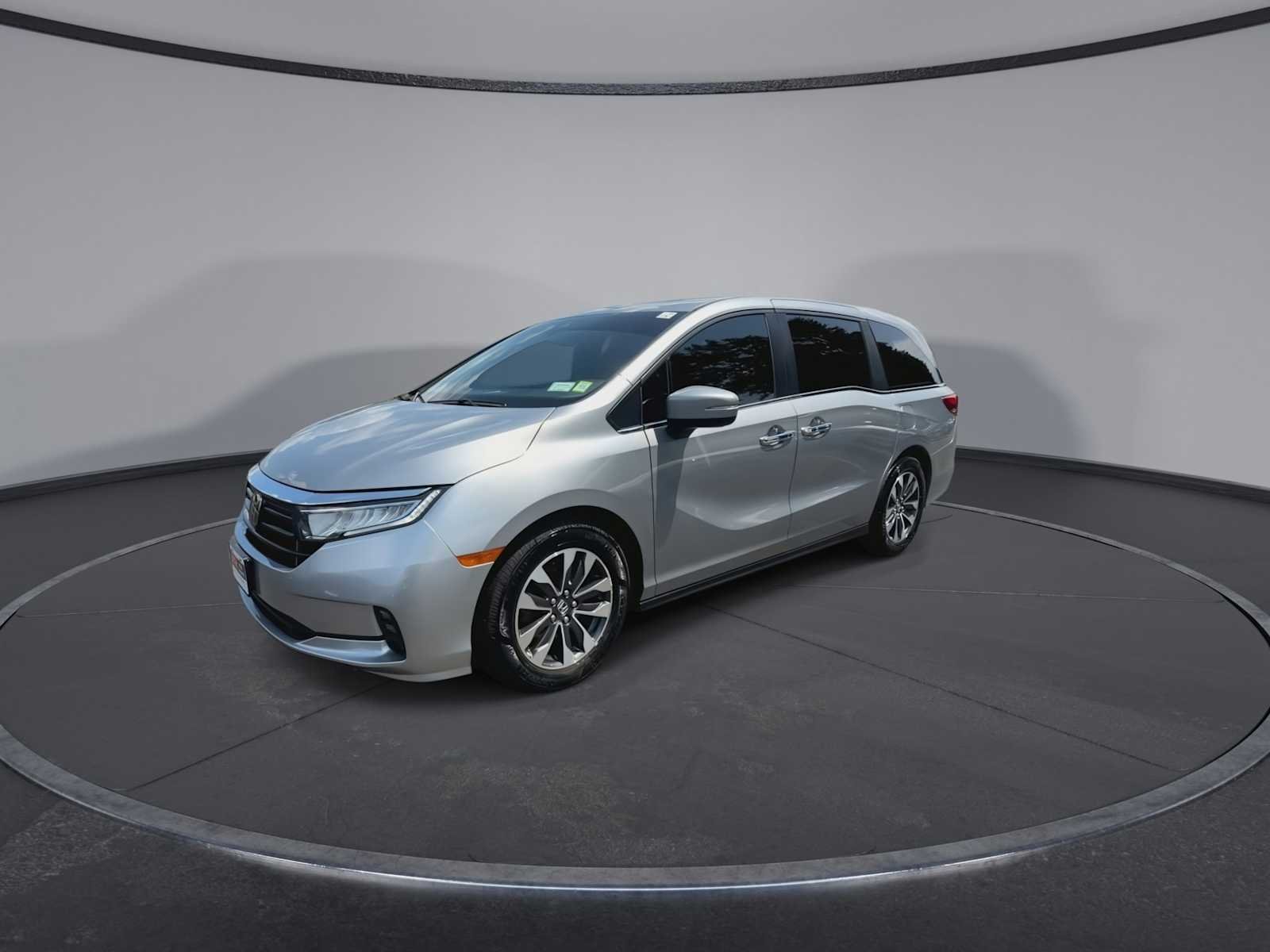Certified Used 2024 Lunar Silver Metallic Honda EX-L image 4