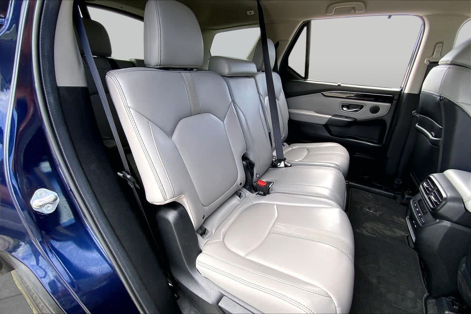 Used 2024 Obsidian Blue Pearl Honda EX-L 8 Passenger image 19