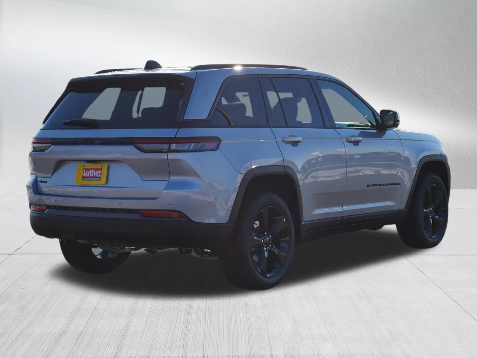 New 2026 Silver Zynith Exterior Paint Jeep Limited image 2