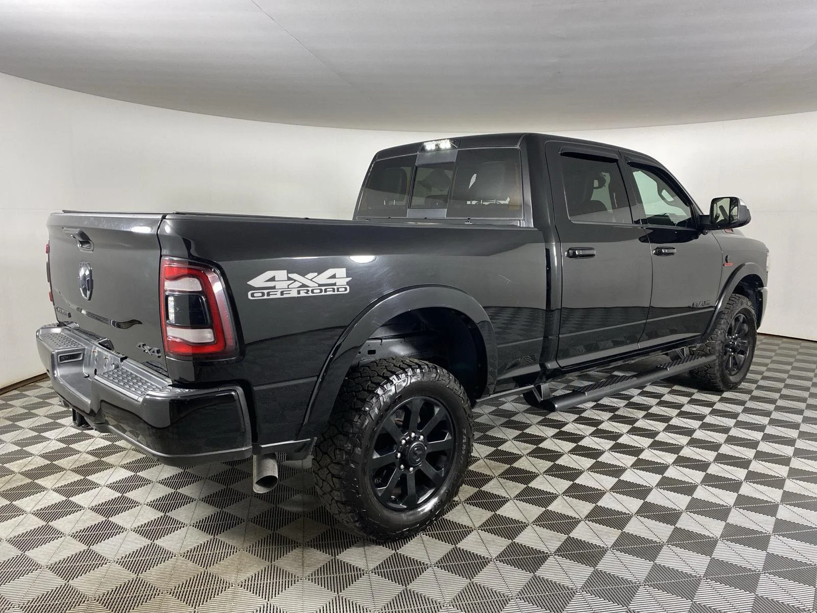 Used 2021 Diamond Black Crystal Pearlcoat Ram Laramie image 7