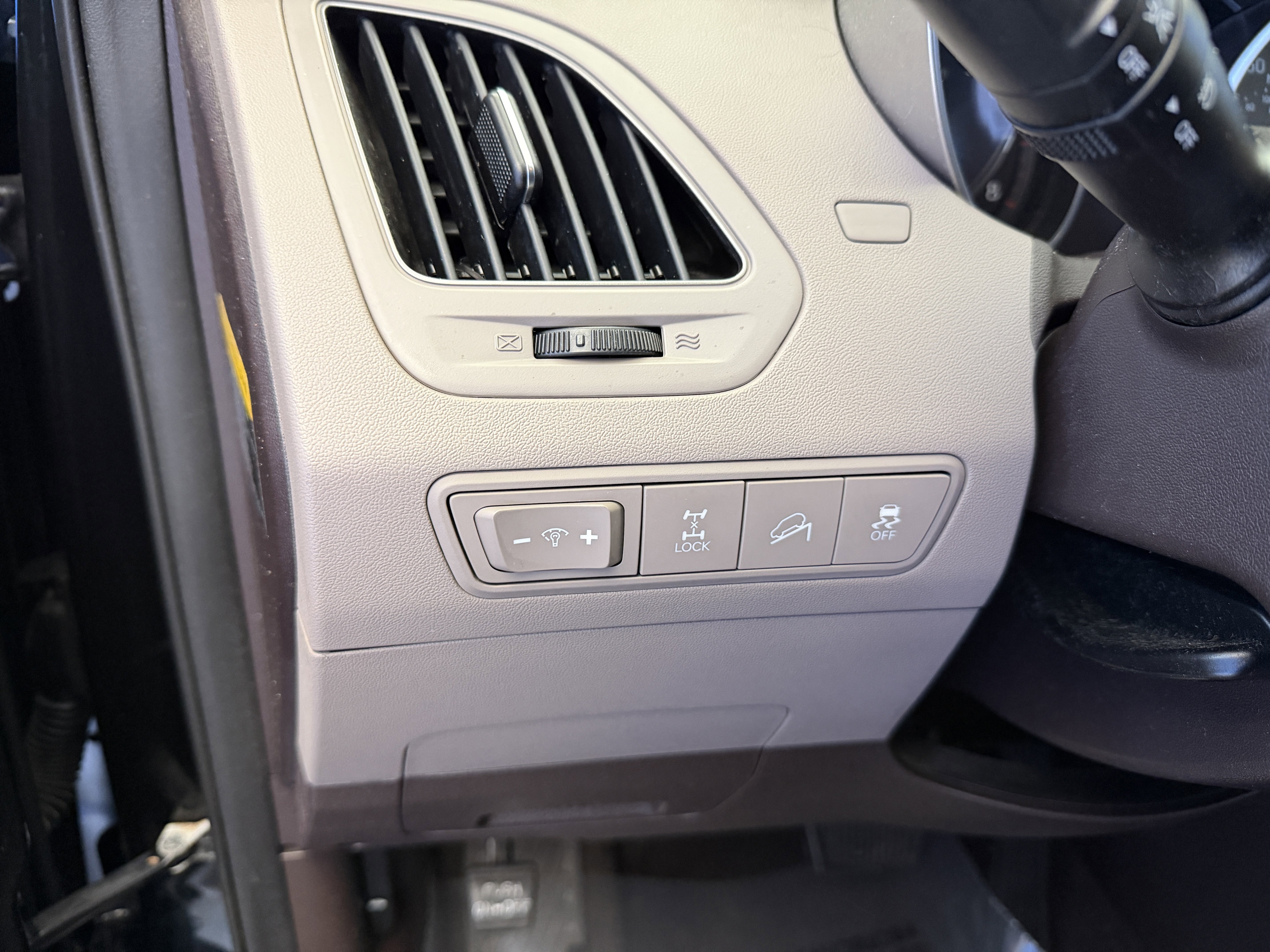 Used 2014 Ash Black Hyundai Limited image 14