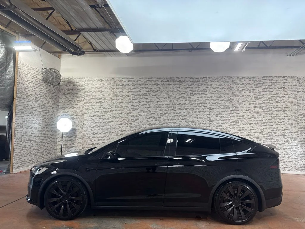 Used 2022 Solid Black Tesla Base image 4