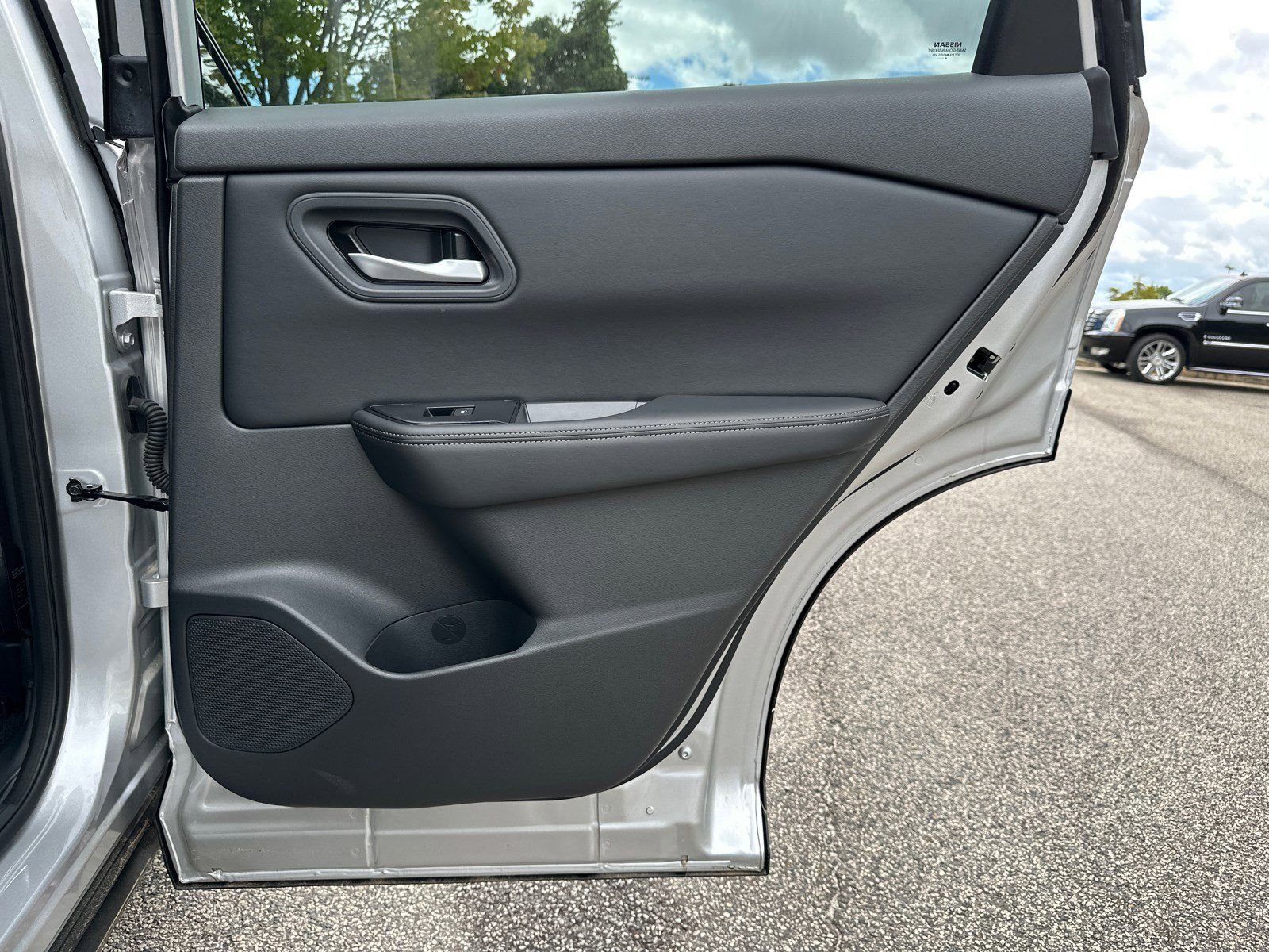 2025 Nissan Rogue SV - Photo 17