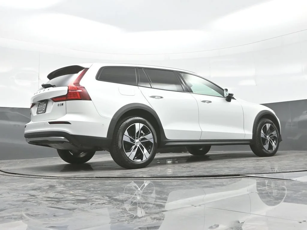 Certified Used 2026 Crystal White Volvo Plus image 25