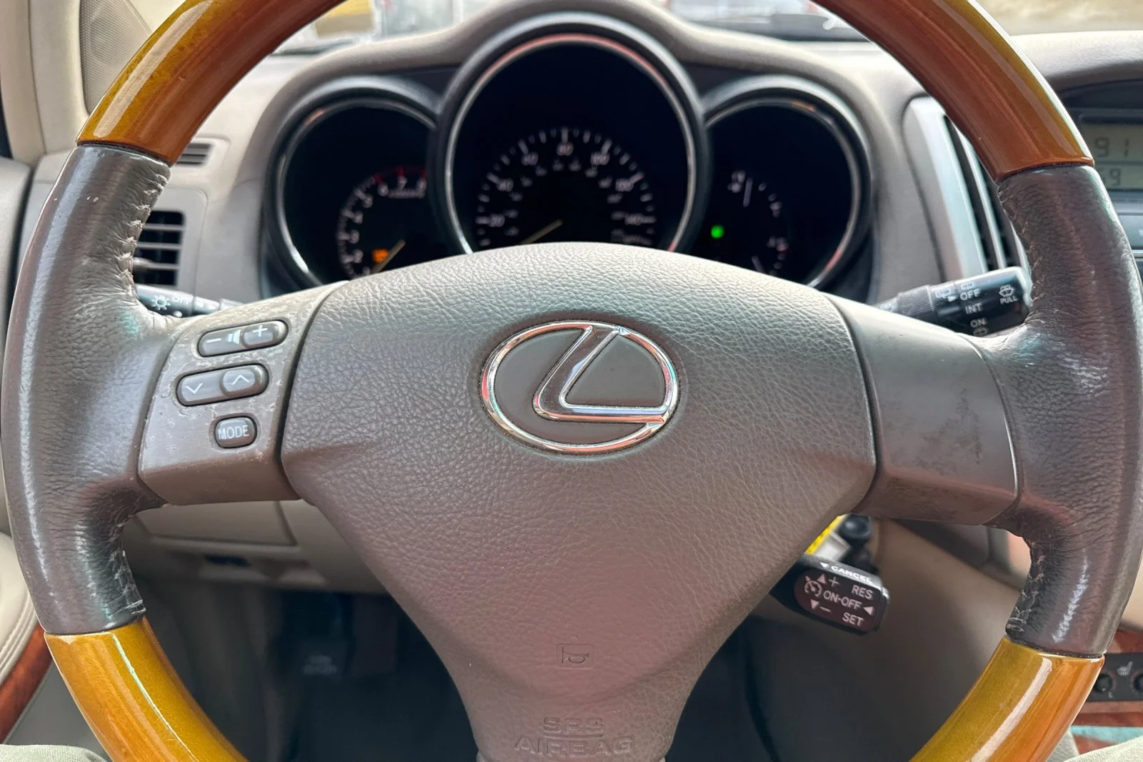 Used 2004  Lexus  image 20