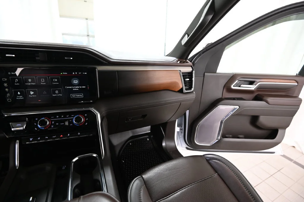 Used 2024 White Frost Tricoat GMC Denali image 35