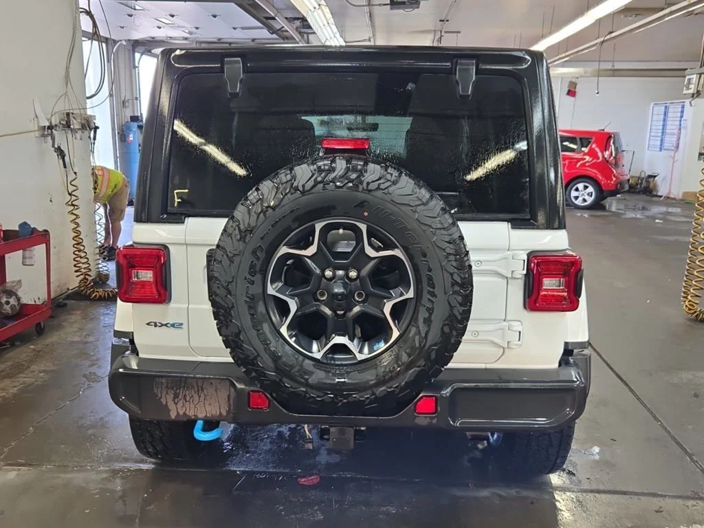 Used 2023 White Jeep Rubicon 4xe image 10