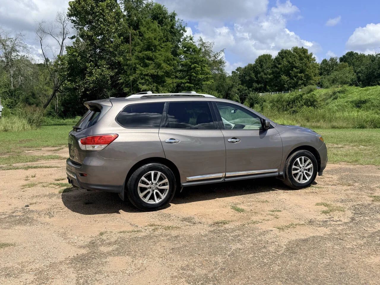 Used 2014 Tan Nissan SL 4dr SUV image 5