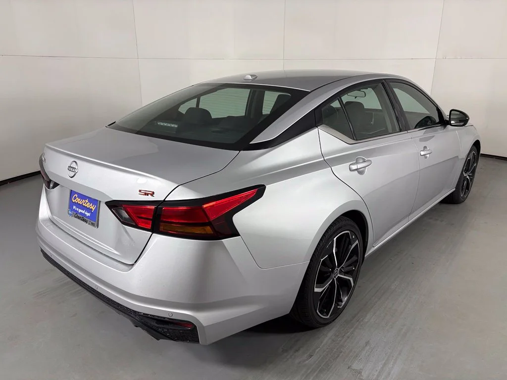 Used 2024 Silver Nissan 2.5 SR image 8