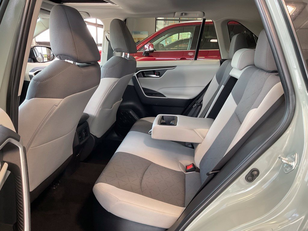 Certified Used 2022  Toyota XLE image 21