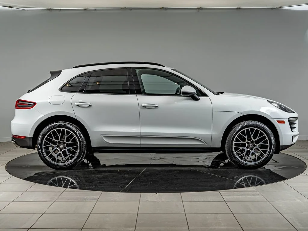 Used 2018 White Porsche  image 8