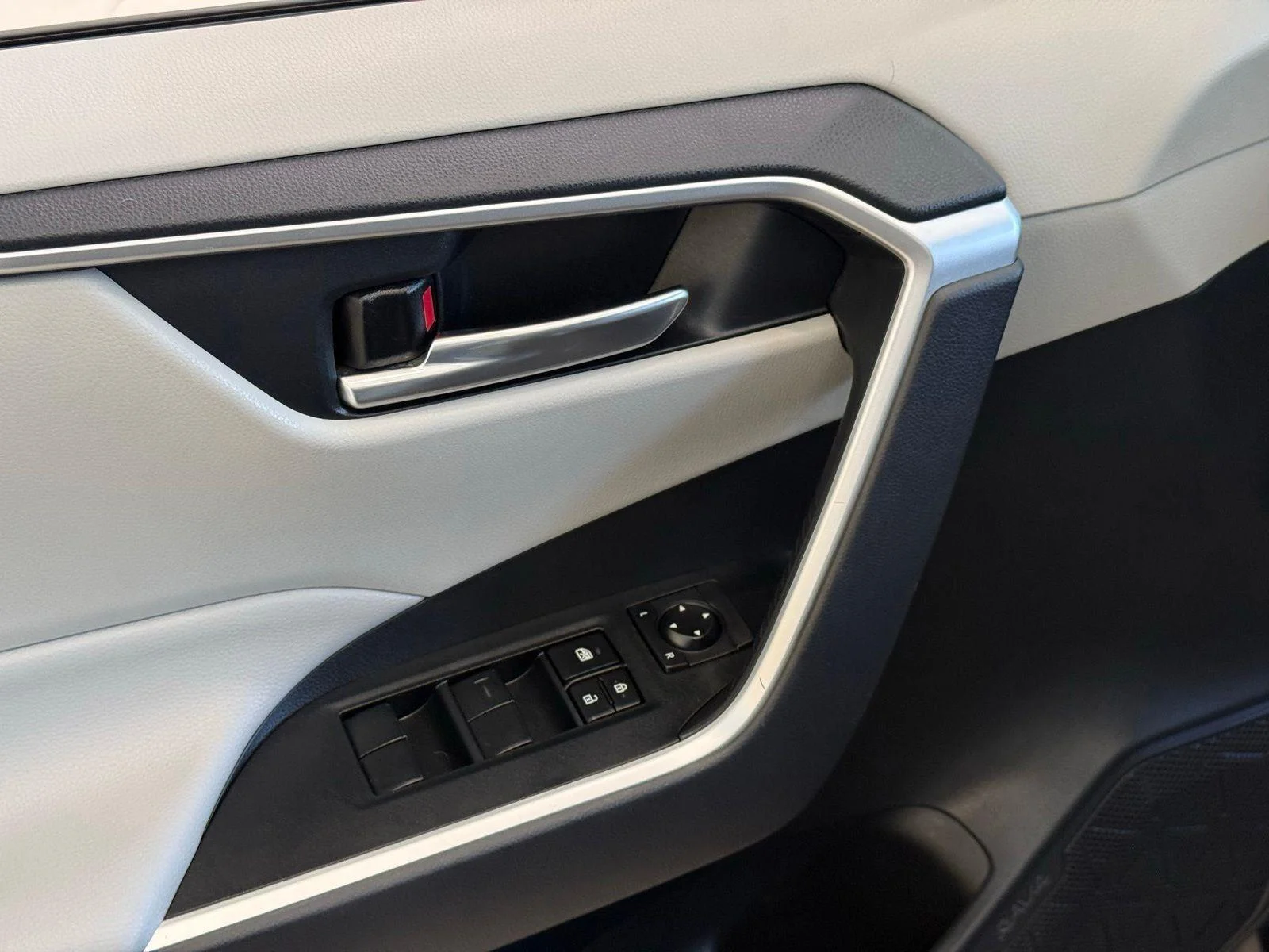 Used 2019 Magnetic Gray Metallic Toyota XLE image 32