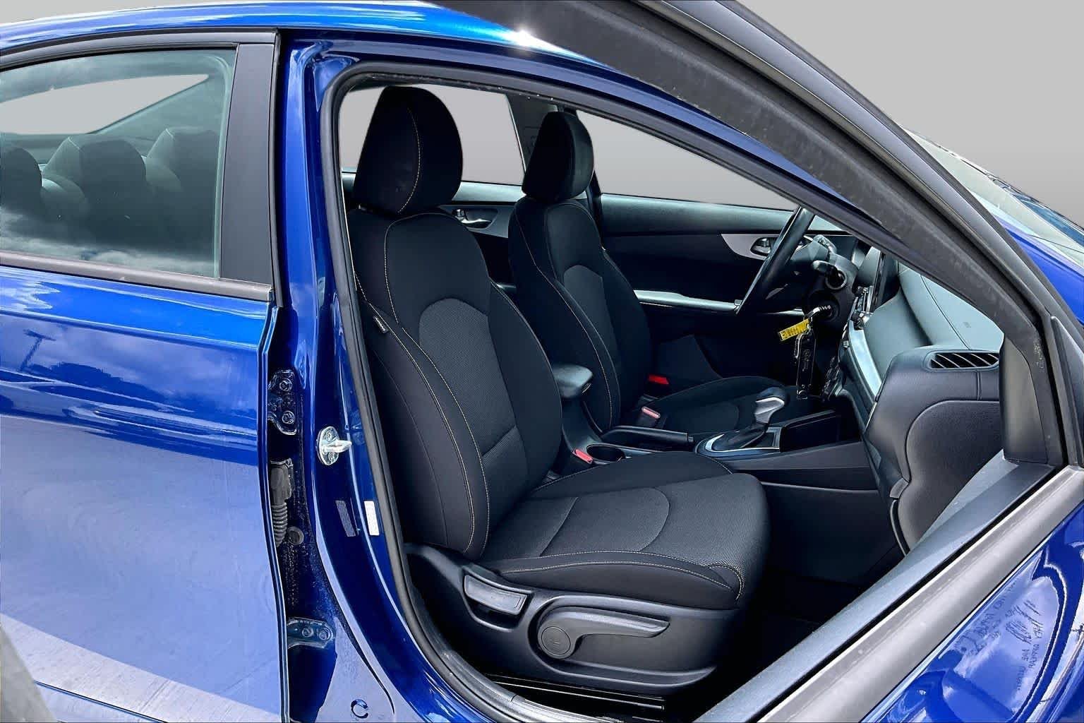 Used 2022 Deep Sea Blue Kia LXS image 8