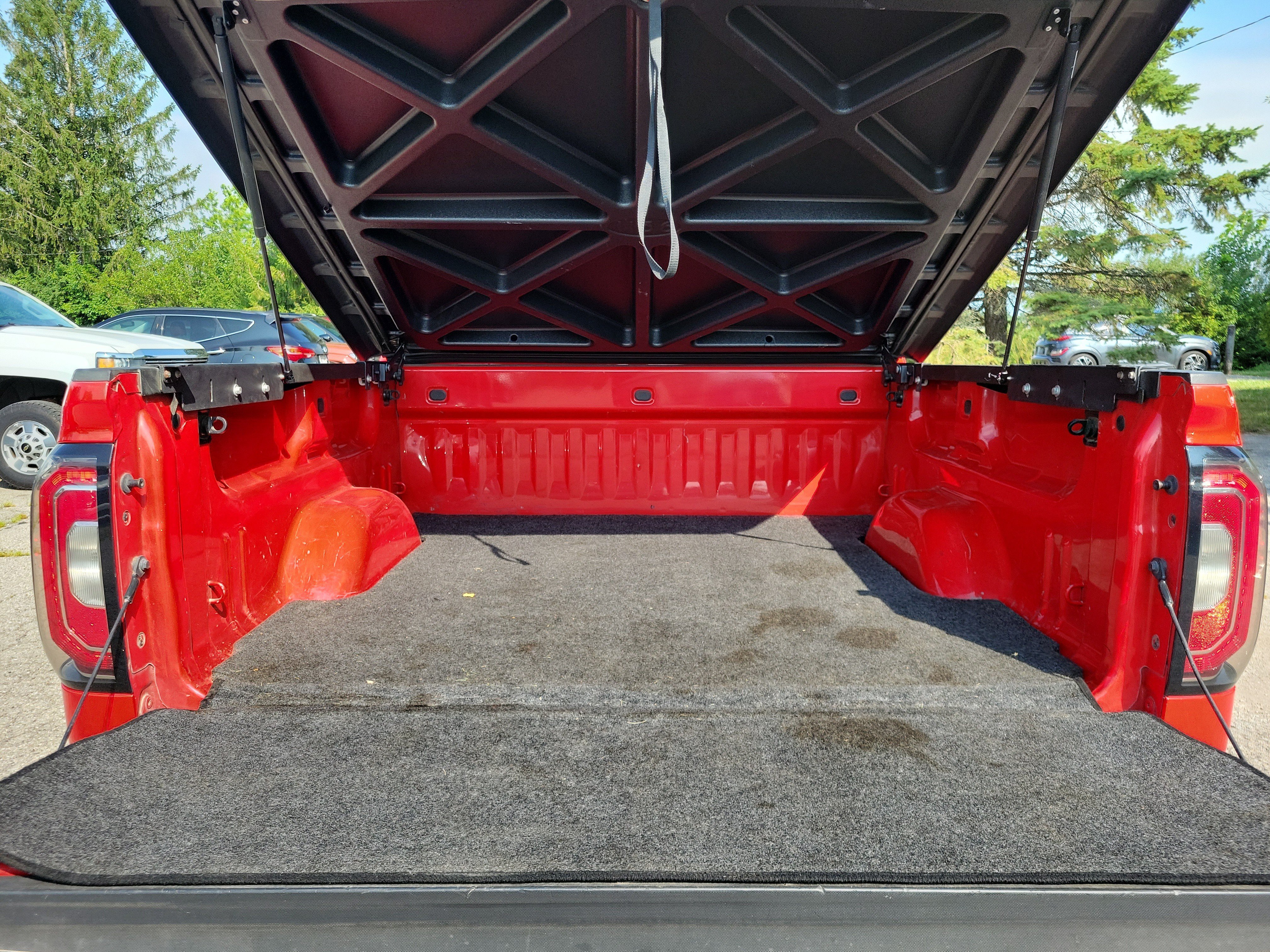 Used 2018 Cardinal Red GMC SLT image 8
