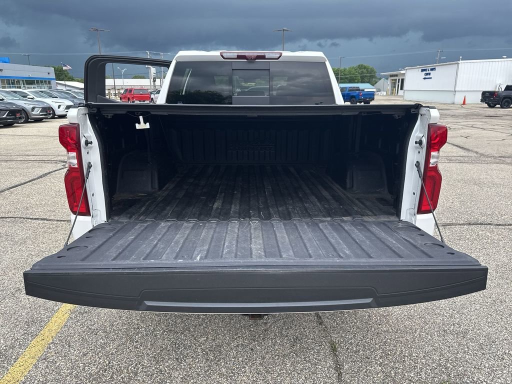Certified Used 2023 Iridescent Pearl Tricoat Chevrolet High Country image 9