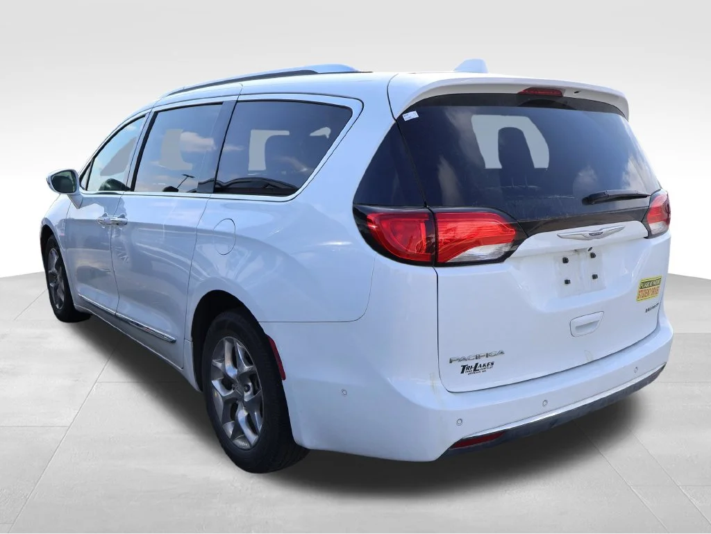 Used 2020 White Chrysler Limited image 23