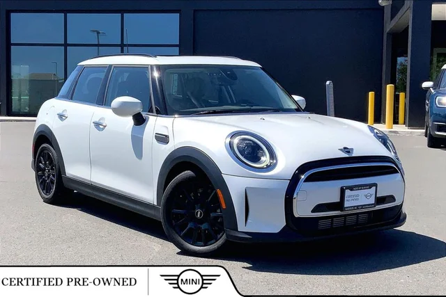 2024 MINI Hardtop Cooper's photo
