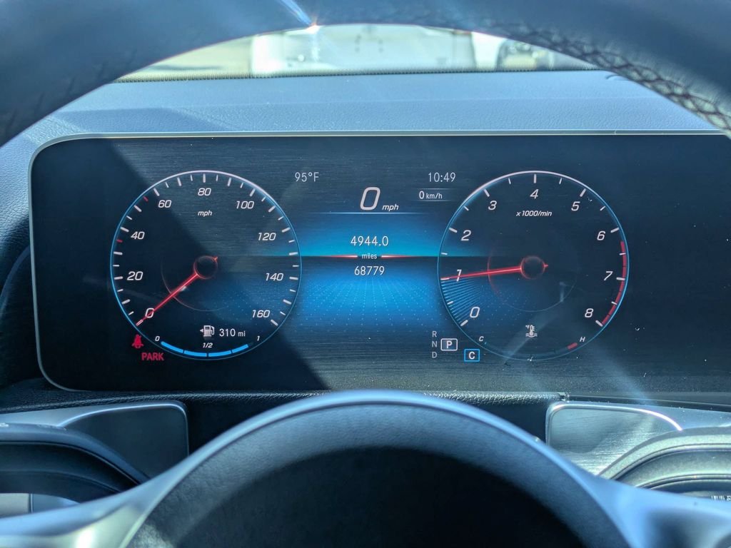 Used 2020 White Mercedes-Benz GLB 250 image 31