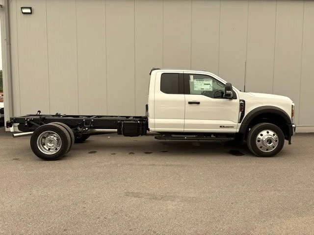 New 2026 Oxford White Ford F-450® XLT image 35