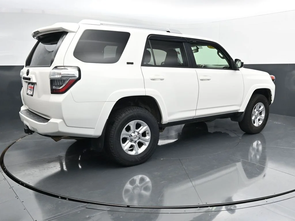 Used 2018 White Toyota SR5 image 8