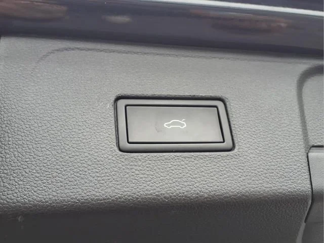 Used 2022  Volkswagen 3.6L V6 SEL R-Line Black image 31